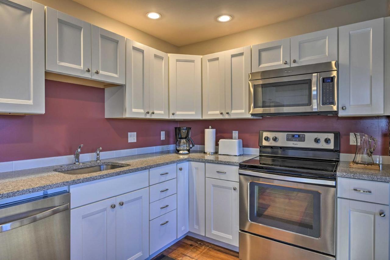 Bright Apartment - Half Mi To Greenport Harbor! Exterior foto
