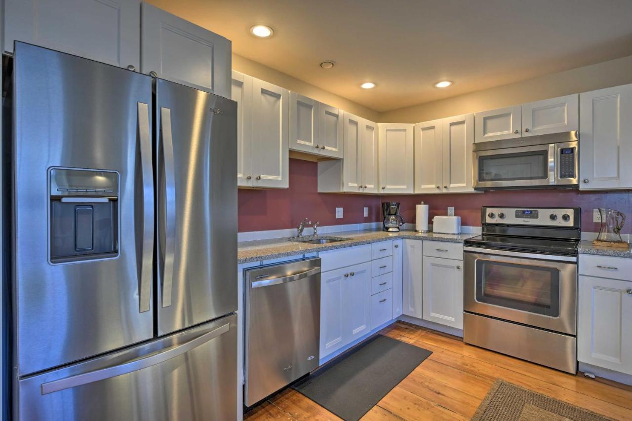 Bright Apartment - Half Mi To Greenport Harbor! Exterior foto